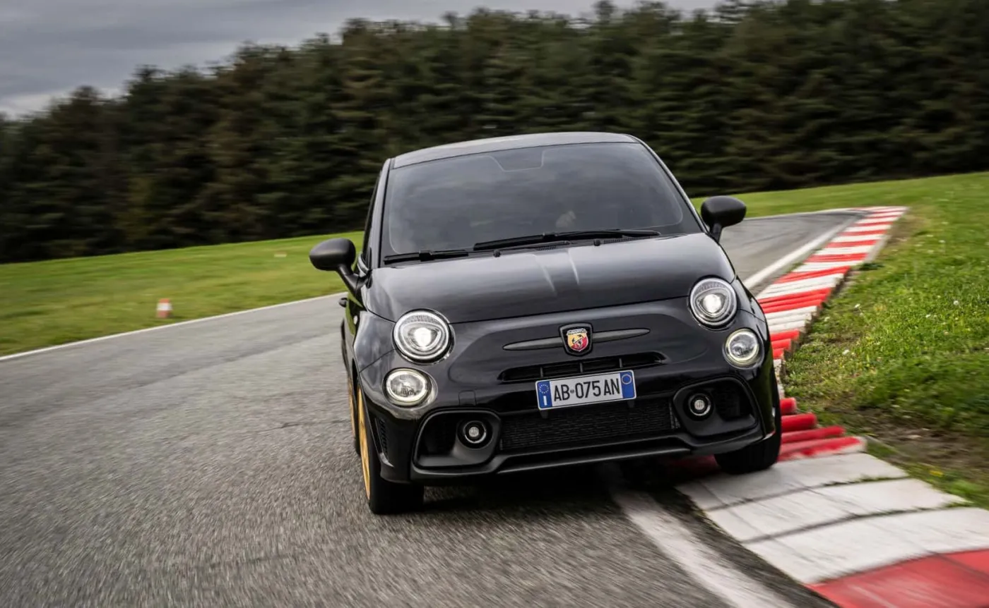 abarth-695-75deg-fdh-38090967.jpg