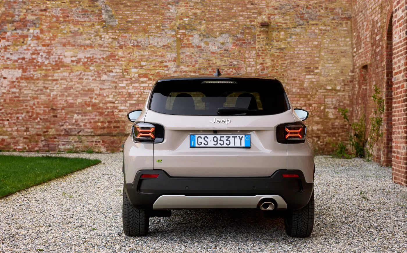 jeepavengere-hybrid(3)-38130043.jpg