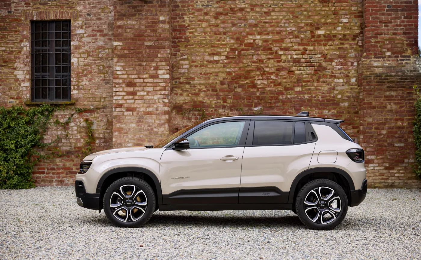 jeepavengere-hybrid(4)-38130040.jpg