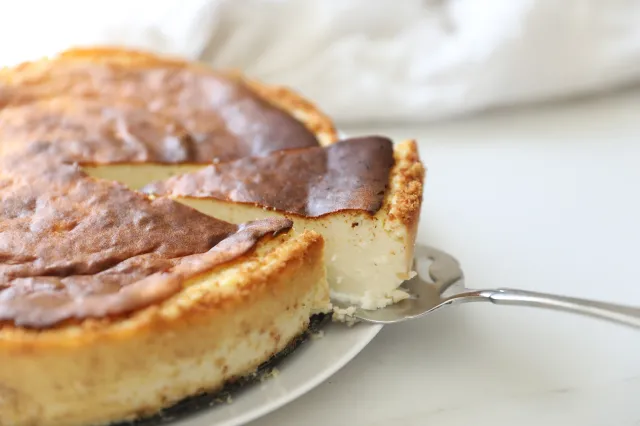 Ten wielkanocny sernik udaje się zawsze. Nawet, jeśli nie umiesz piec