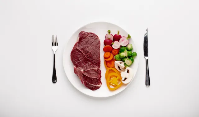 Weganizm czy jedzenie mięsa? Najlepsza dla serca jest trzecia droga