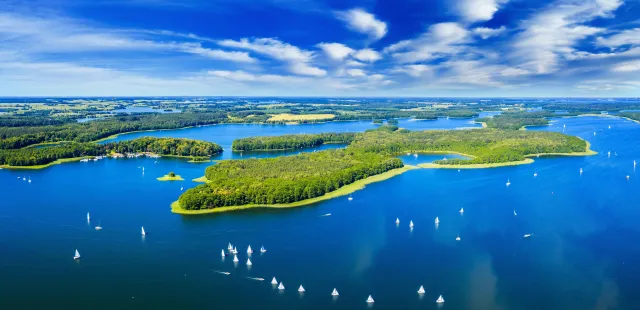 Gdzie jechać na majówkę 2024 z dziećmi? 4 niezwykłe miejsca na wyjazd z rodziną