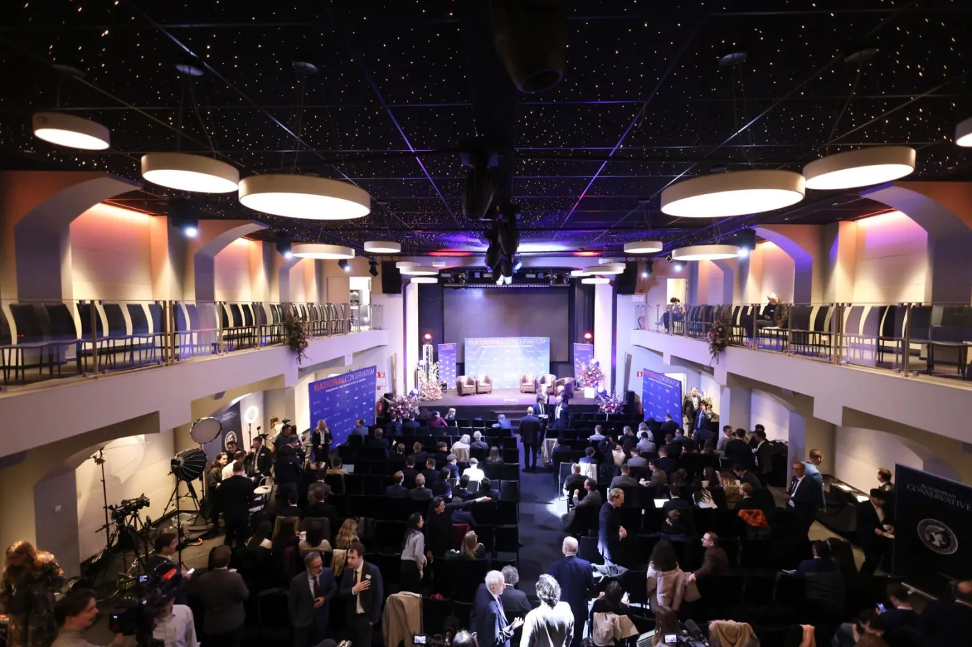 Morawiecki na konferencji prawicowych polityków w Brukseli. Policja przerwała obrady