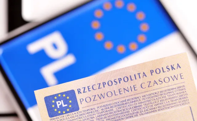 Masz takie tablice? Policja zabierze ci dowód rejestracyjny auta, ale najgorsze dopiero się zacznie