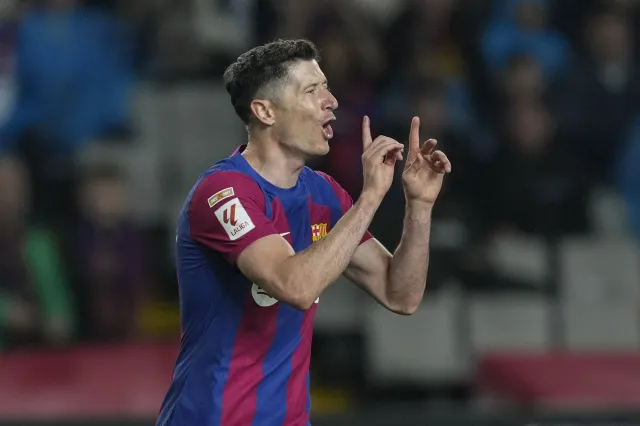 Zobacz hat-trick Lewandowskiego. Gol z rzutu wolnego to dzieło sztuki [WIDEO]