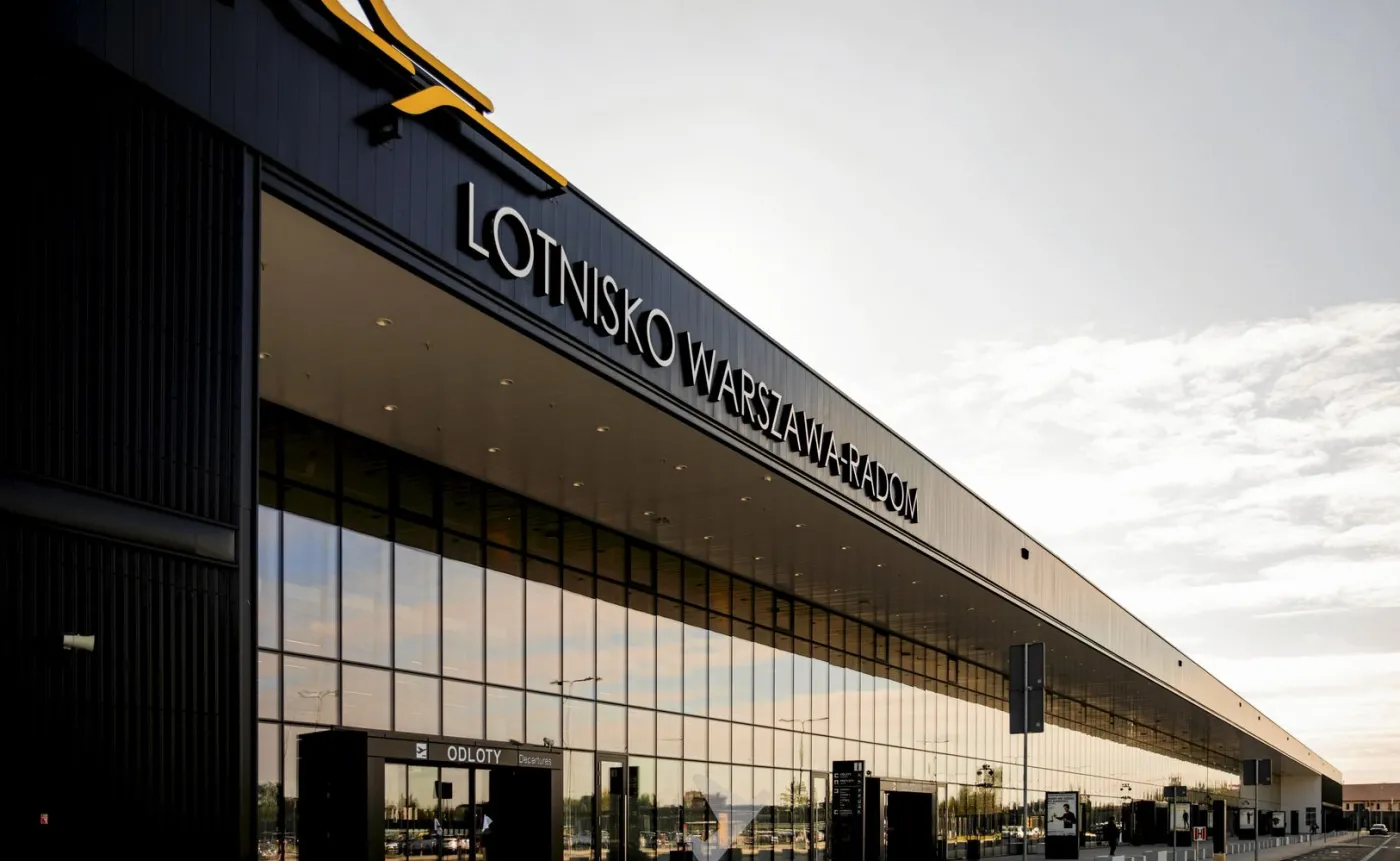 Lotnisko w Radomiu świeci pustkami, pracownicy boją się o pracę