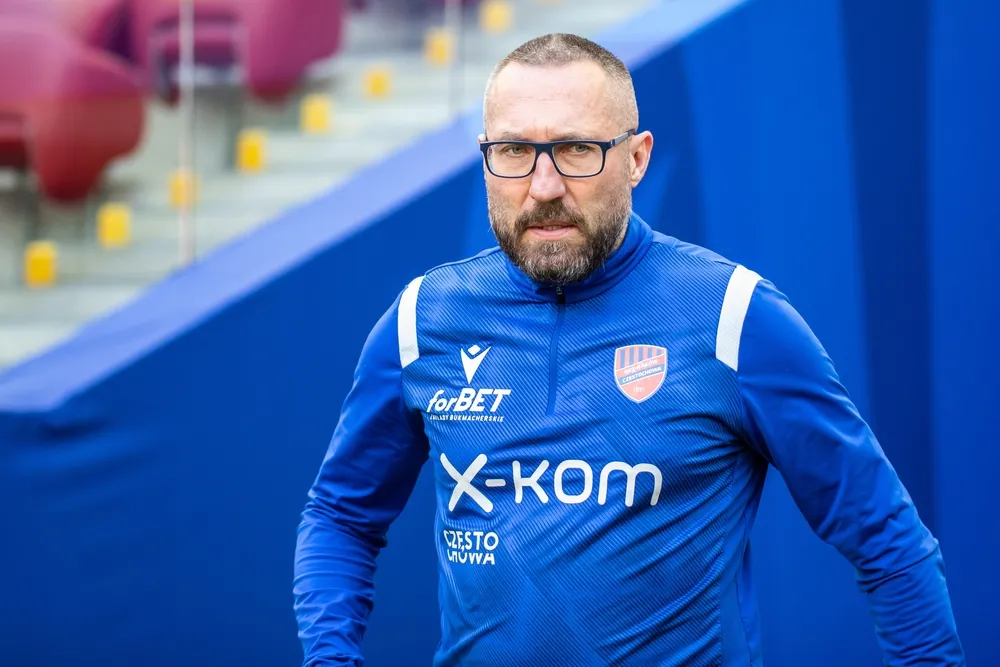 Papszun najlepiej zarabiającym trenerem Ekstraklasy. Kosmiczna pensja trenera Rakowa