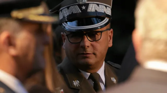 Żołnierze w kajdankach. Gen. Kraszewski: Na Kremlu się z nas śmieją...