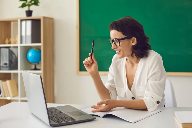 Nauczyciele chcą więcej bonów na laptopy. ZNP apeluje o rozszerzenie programu