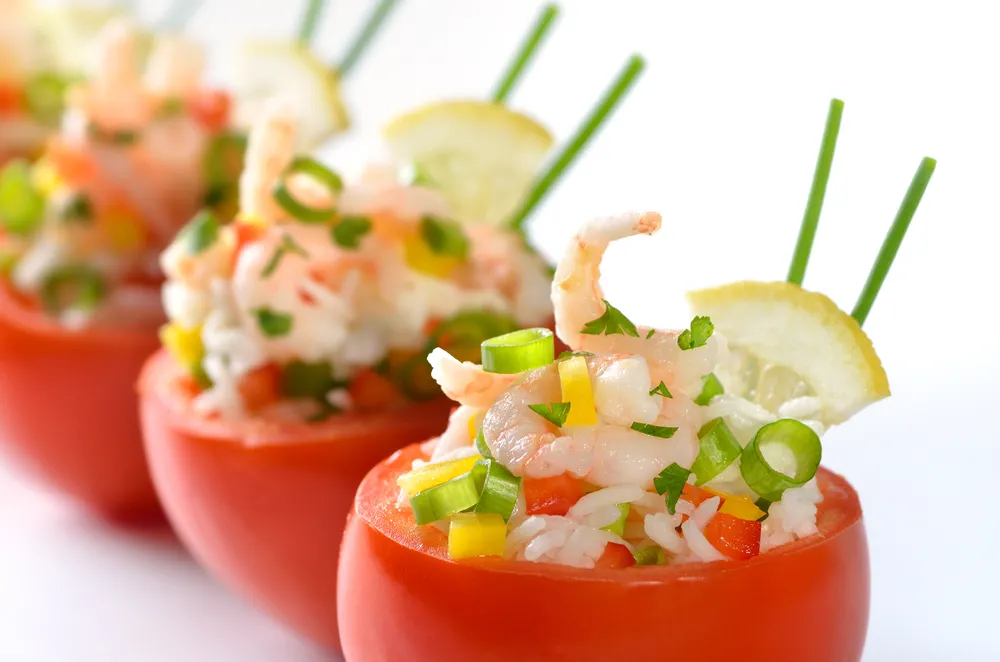 Faszerowane pomidory od Łukasza Konika z "Pytania na śniadanie". Ten przepis powala smakiem i prostotą