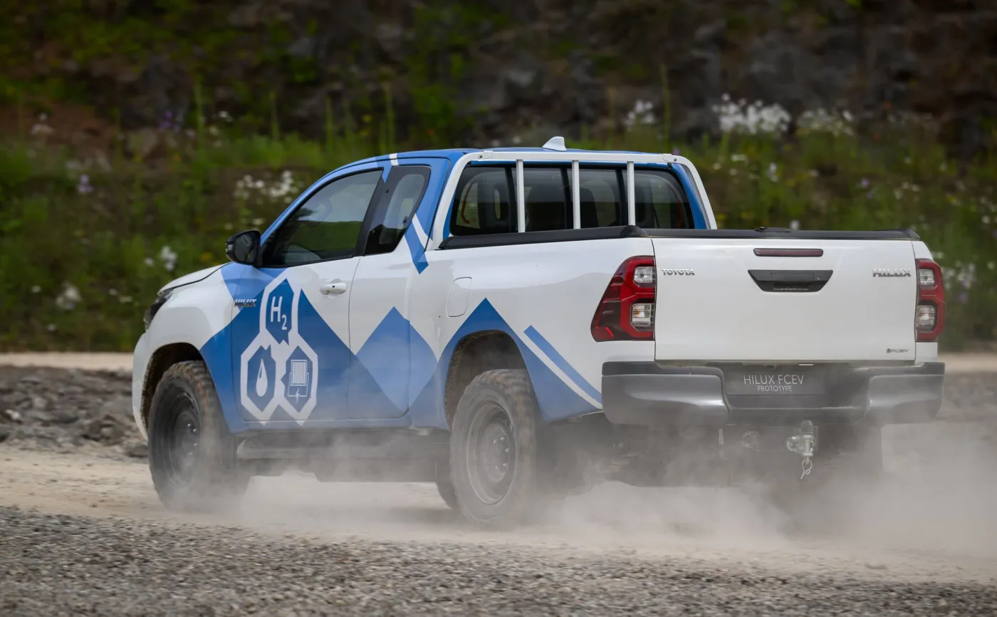 nowa-toyota-h2-hilux-38219633.jpg