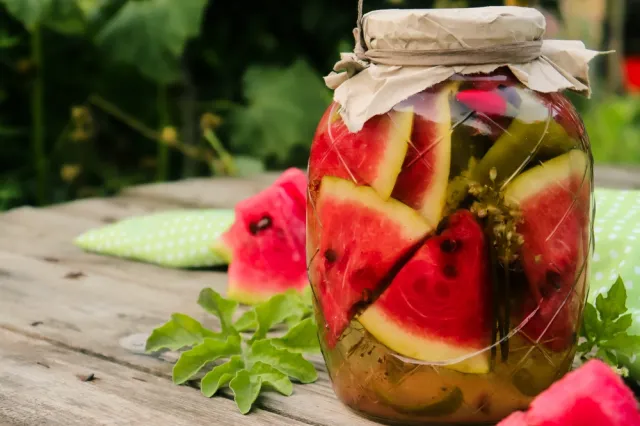 Kiszony arbuz będzie hitem tego lata. Spróbujcie, porzucicie małosolne ogórki