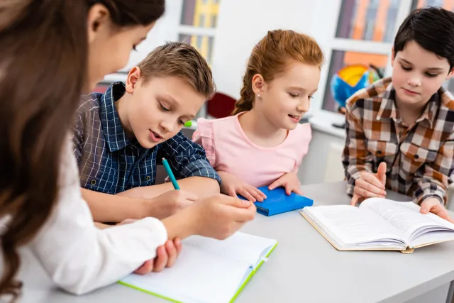 1500 zł dla ucznia. Jakie świadczenia mogą otrzymać uczniowie i ich rodzice? Poradnik na rok szkolny 2024/2025