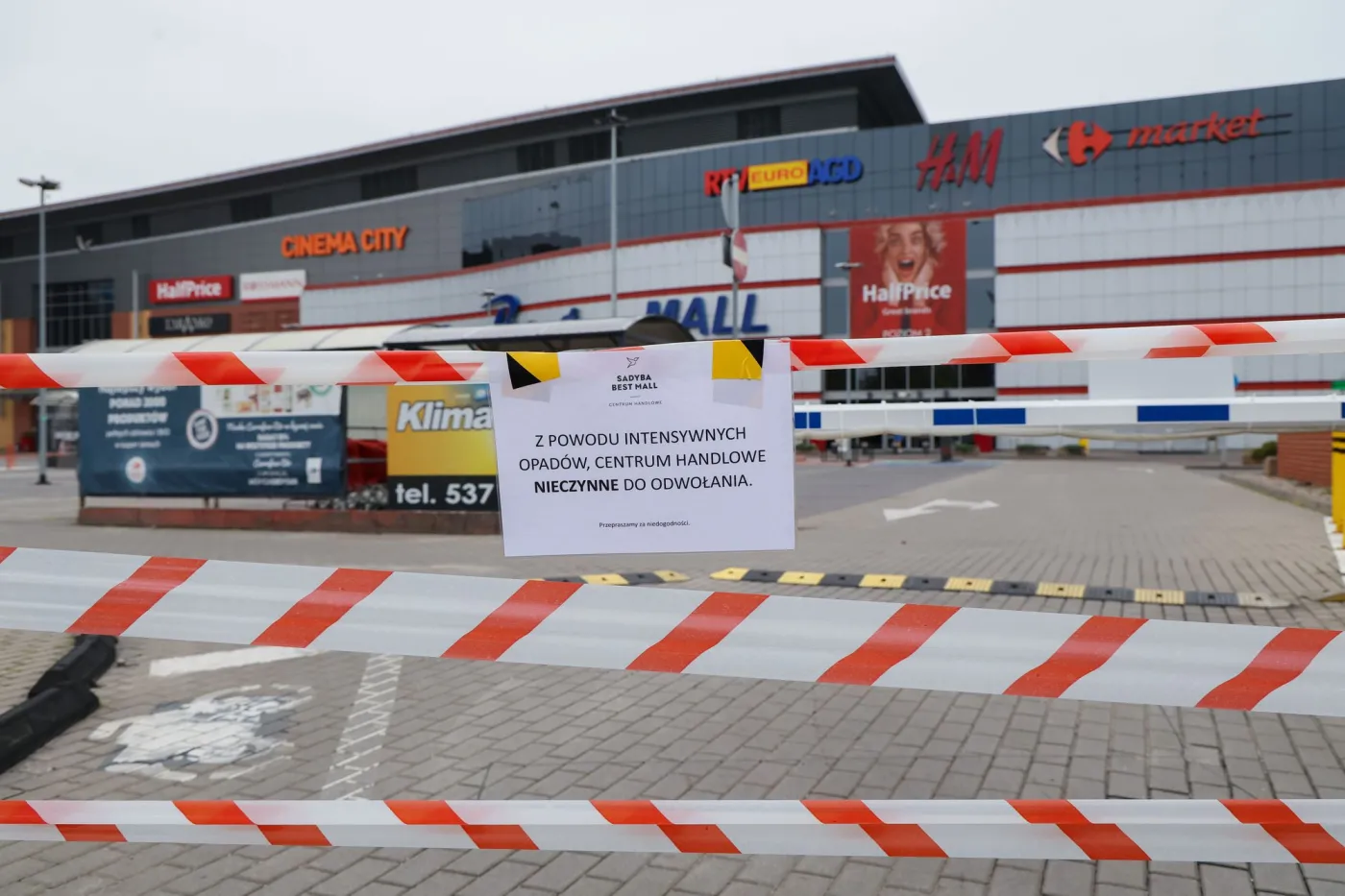 Nawałnica w Warszawie. Ulice przejezdne, poza jednym tunelem