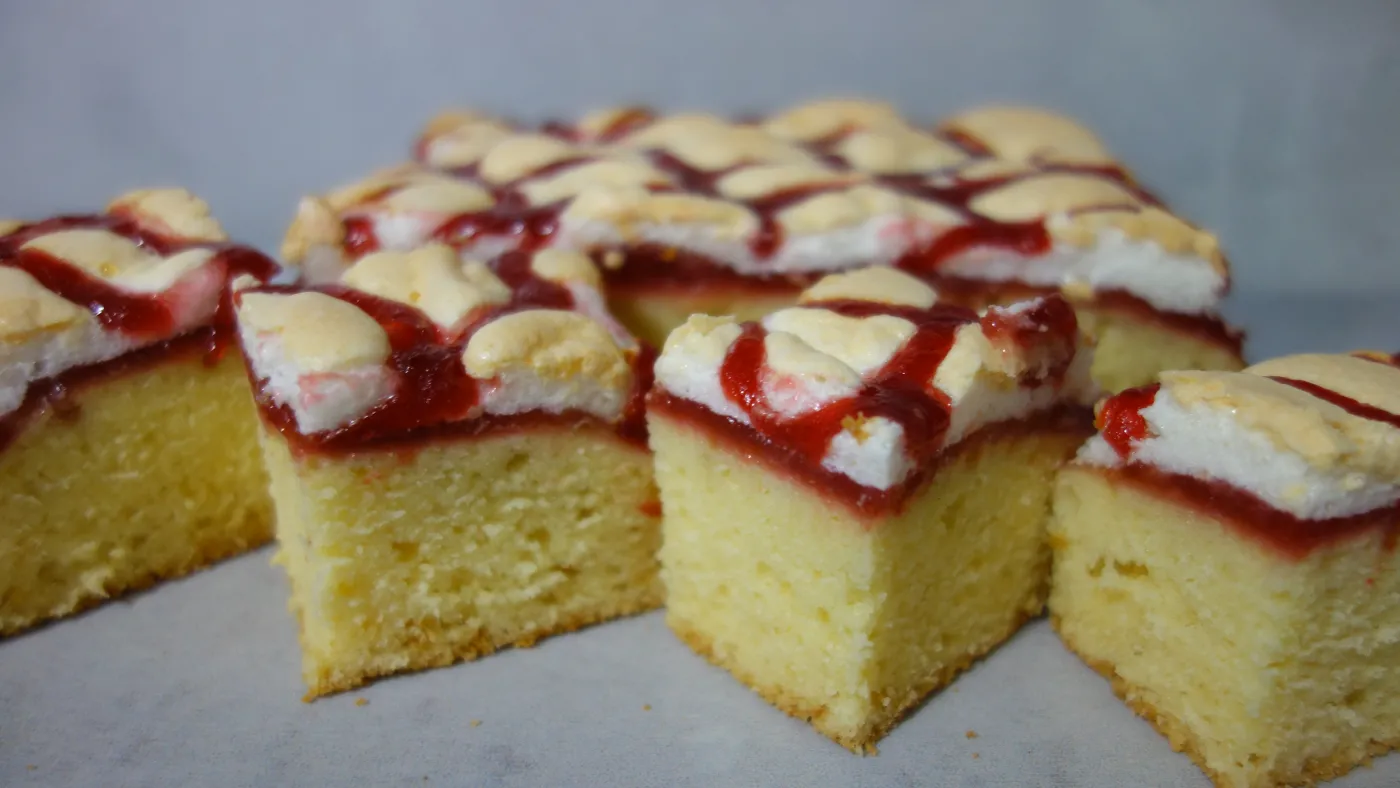 Rewelacyjne ciasto ze śliwkową nutą. Błyskawiczny przepis od Heni Foks