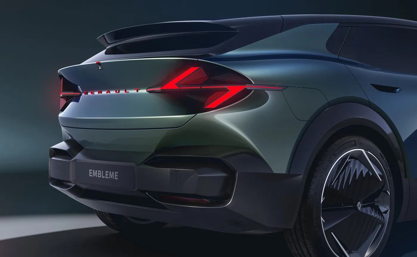 Renault zmienia styl i technologię. Takiej hybrydy jeszcze nie było