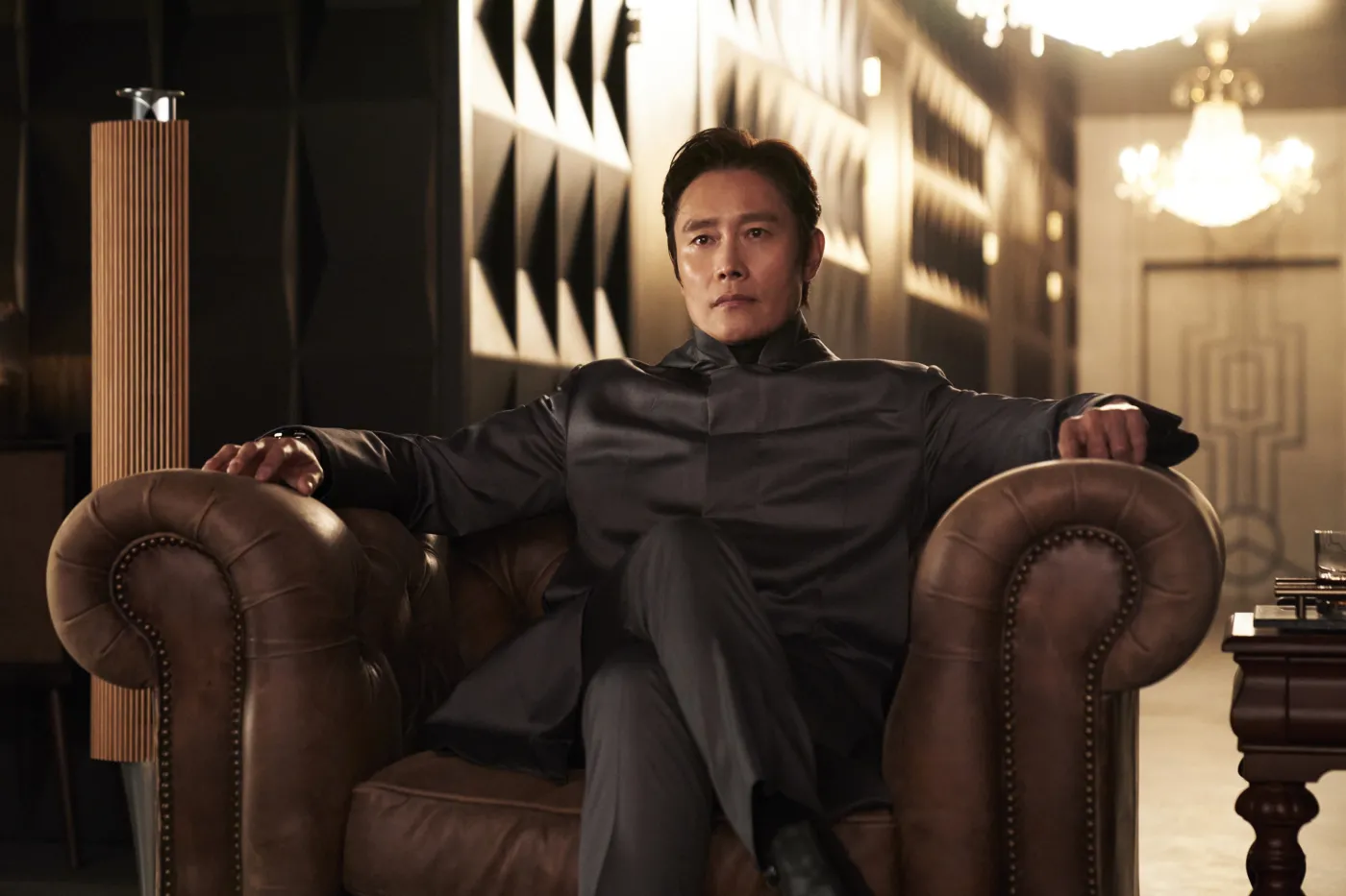 Lee Byung-hun jako Front Man w drugim sezonie "Squid Game"