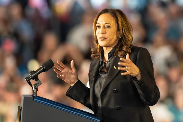 Kamala Harris i Michelle Obama na wiecu w Michigan. "Głos na Trumpa to głos przeciwko kobietom!"