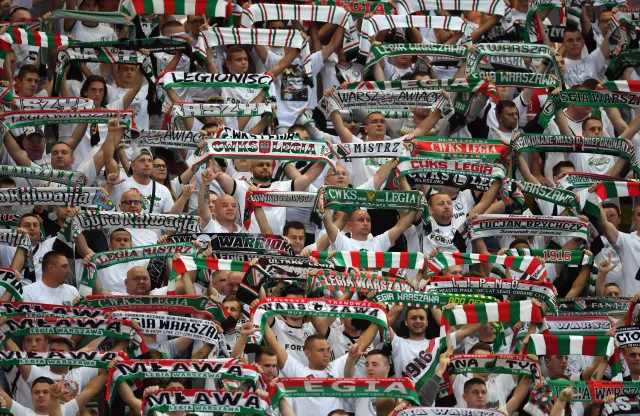 Legia Warszawa znów ukarana przez UEFA za "grzechy" swoich kibiców