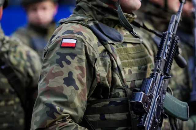 Nietrzeźwy żołnierz strzelał do cywilnego auta. Jest decyzja sądu