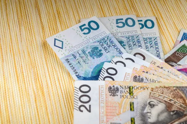 Ile trzeba zarabiać, żeby dostać 3 tys., 4 tys., 5 tys., 6 tys., 7 tys., 8 tys. zł emerytury? Oto kwoty