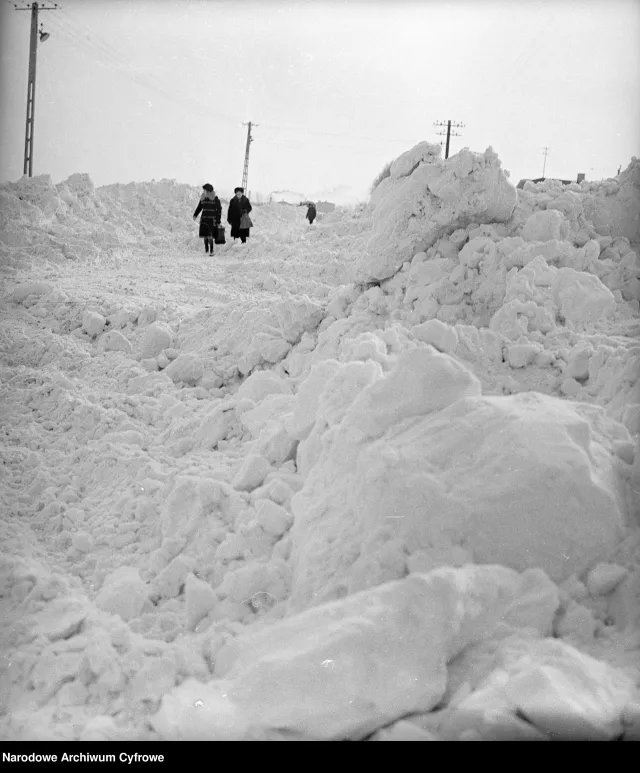 Takiej zimy w Polsce nie było od kilkudziesięciu lat. Ekstremalne mrozy, śnieg, zamiecie śnieżne i paraliż komunikacyjny na ogromną skalę