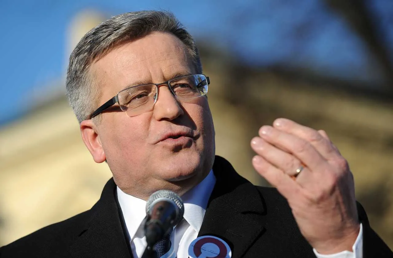 "Rząd idzie po bandzie". Bronisław Komorowski zabrał głos po ruchu Donalda Tuska