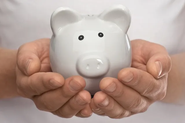 Dodatek pielęgnacyjny a zasiłek pielęgnacyjny 2025. Czy można pobierać zasiłek pielęgnacyjny i dodatek pielęgnacyjny jednocześnie?