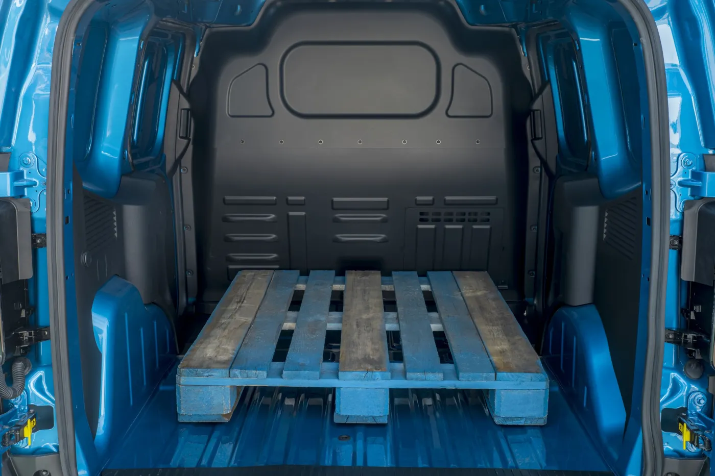 ford-etransit-courier-38456975.jpg