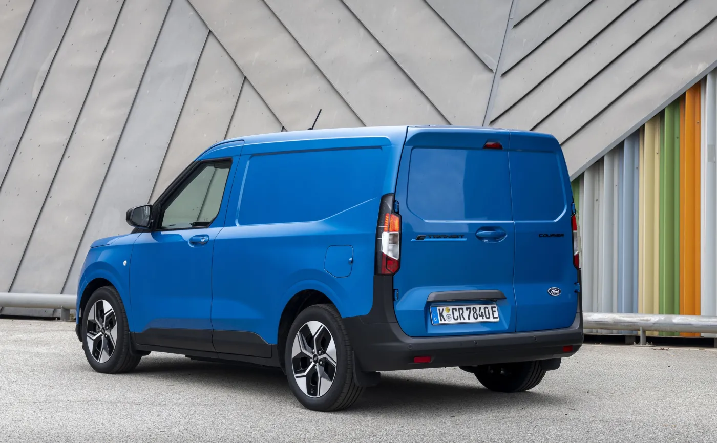 ford-etransit-courier-38456979.jpg