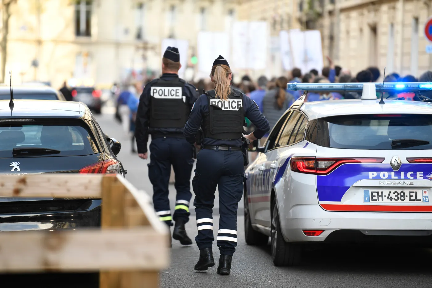 Tragedia przed szkołą. 14-latek zabił nożem wychowawczynię