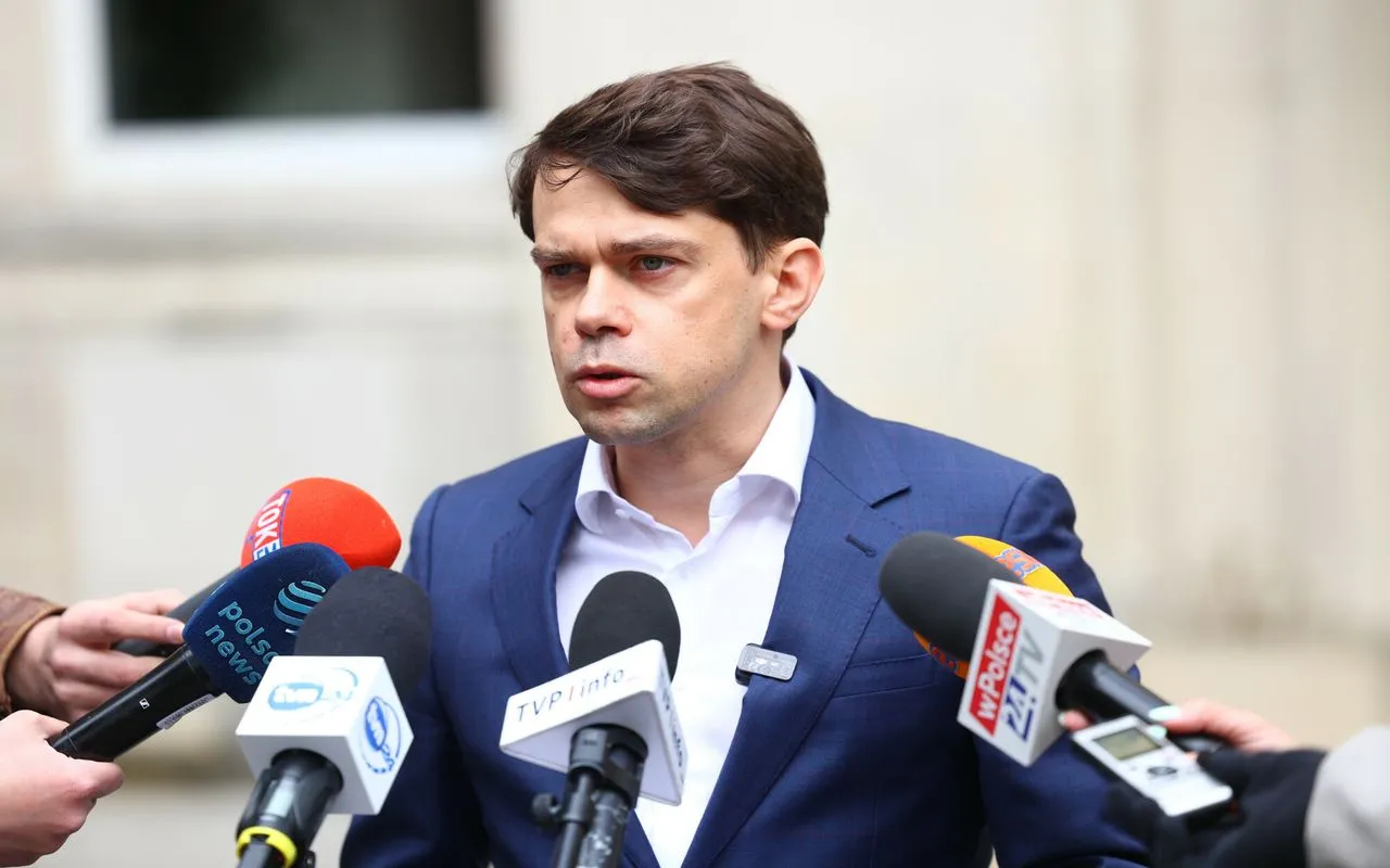 Afera dyplomowa. Wiceminister Kołodziejczak komentuje doniesienia o Collegium Humanum