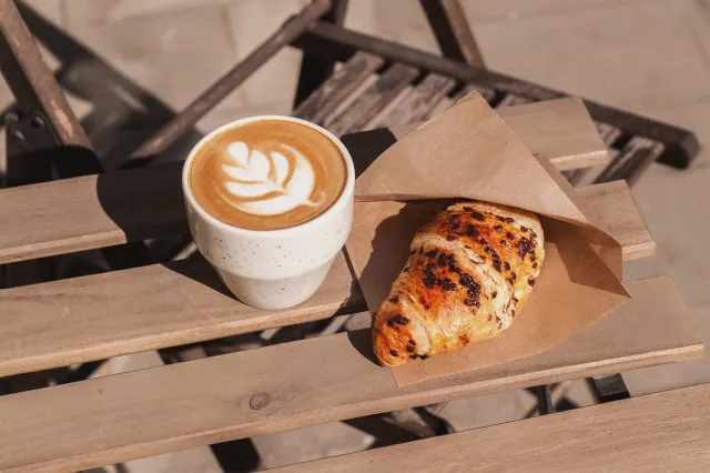 We Włoszech chcesz wypić cappuccino po obiedzie? Wyjaśniamy, dlaczego lepiej nie