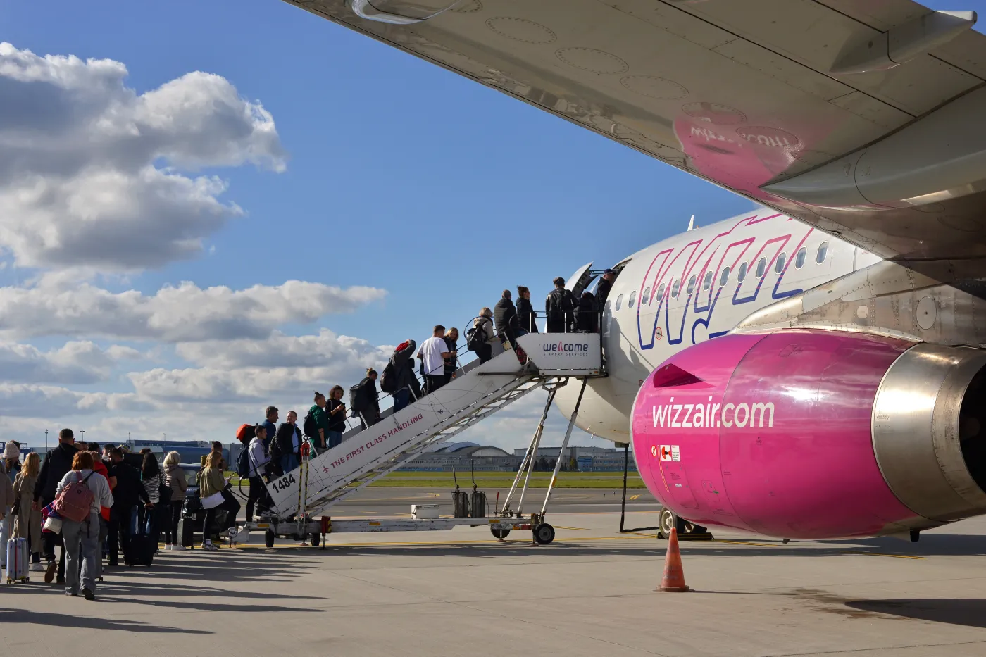 Wizz Air zaostrza kontrole bagażu. Nowe urządzenia na lotniskach