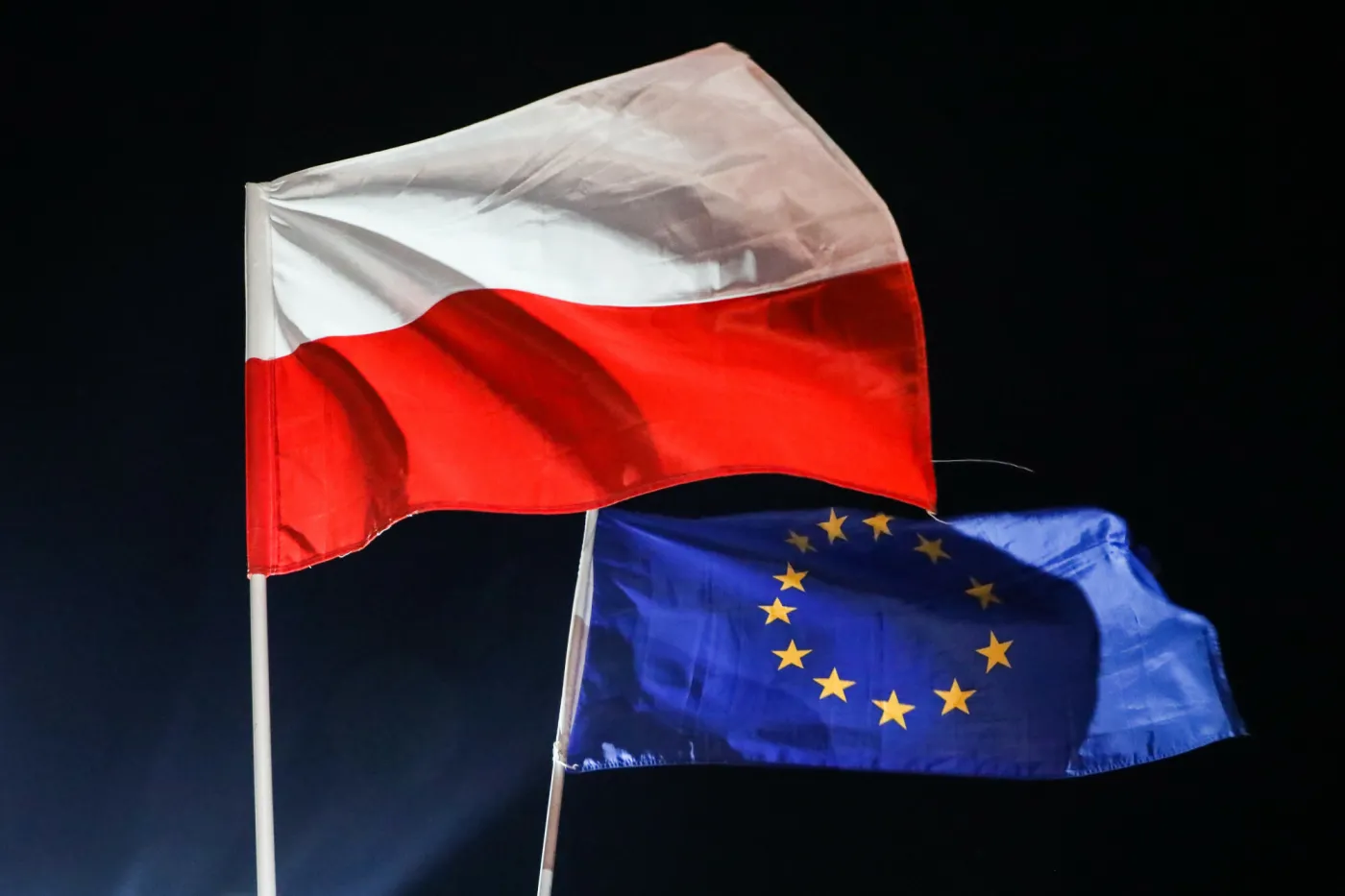 UE uruchomiła klauzulę wyjścia dla 15 krajów. Polska jest na liście