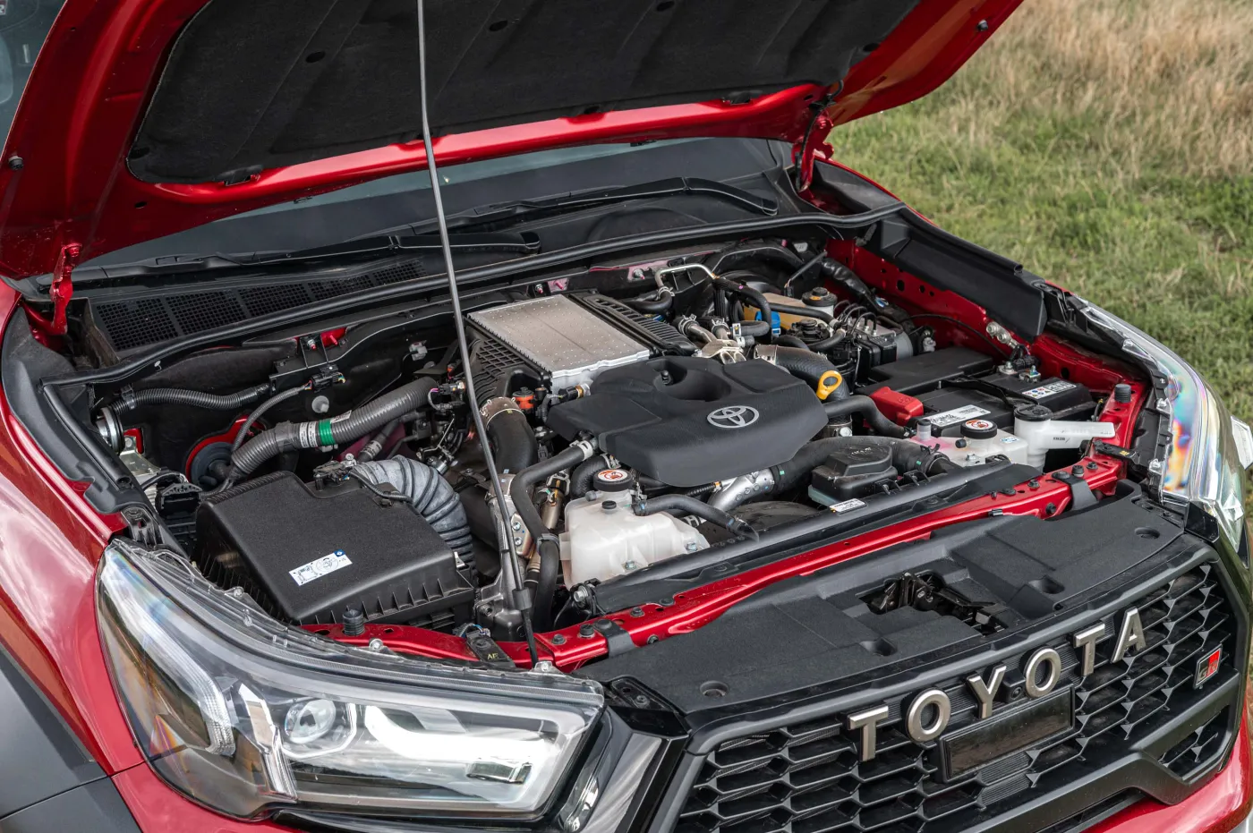toyota-hilux-gr-sport-38544263.jpg