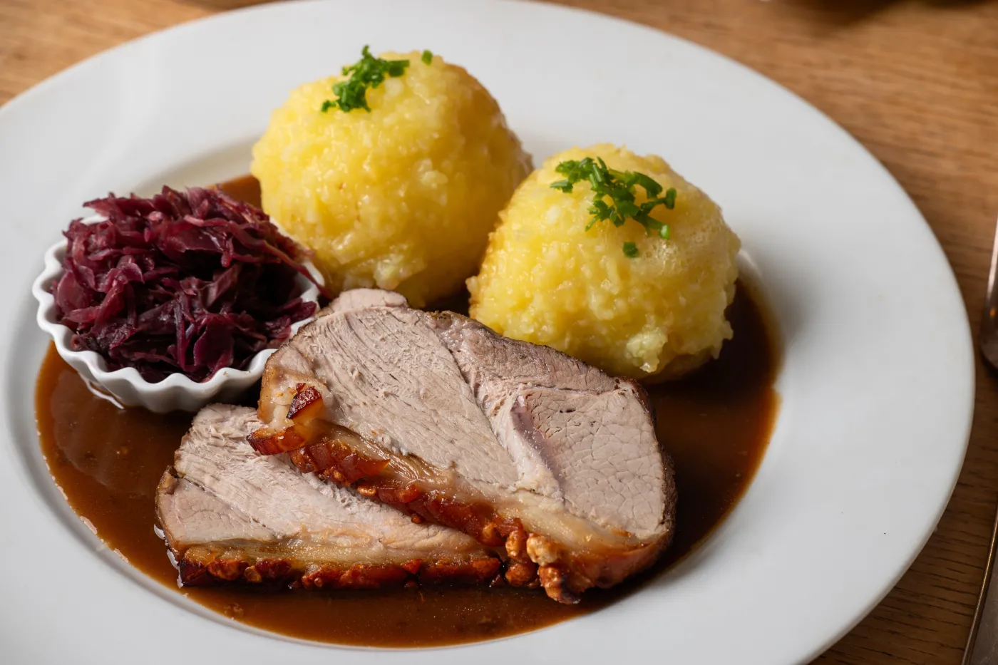 Schab pieczony w mleko jest wyjątkowo soczysty i delikatny