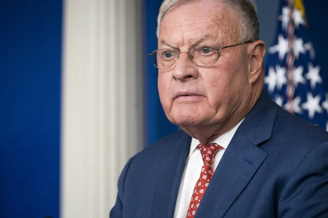 CNN ujawnia: Generał Kellogg był w drodze do Polski w momencie incydentu z dronami Rosji