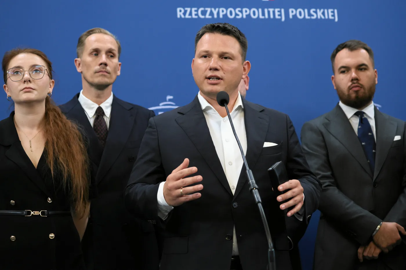 Koalicja 15 października nie ma szans. Jak będzie wyglądał przyszły rząd z Konfederacją? Najnowszy sondaż