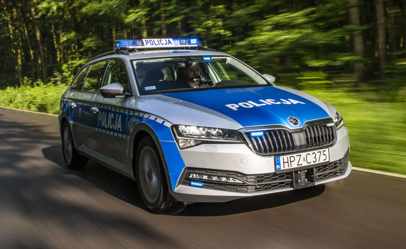 policja-skoda-superb-28118504.jpg