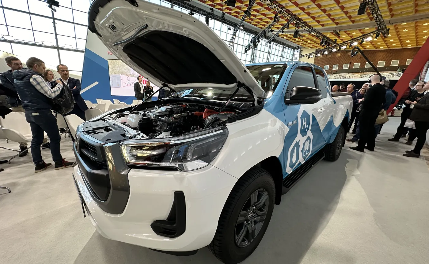 Toyota Hilux wykorzysta napęd wodorowy na ogniwa paliwowe