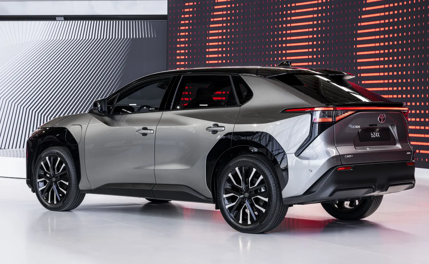 nowa-toyota-bz4x-awd-38432001.jpg