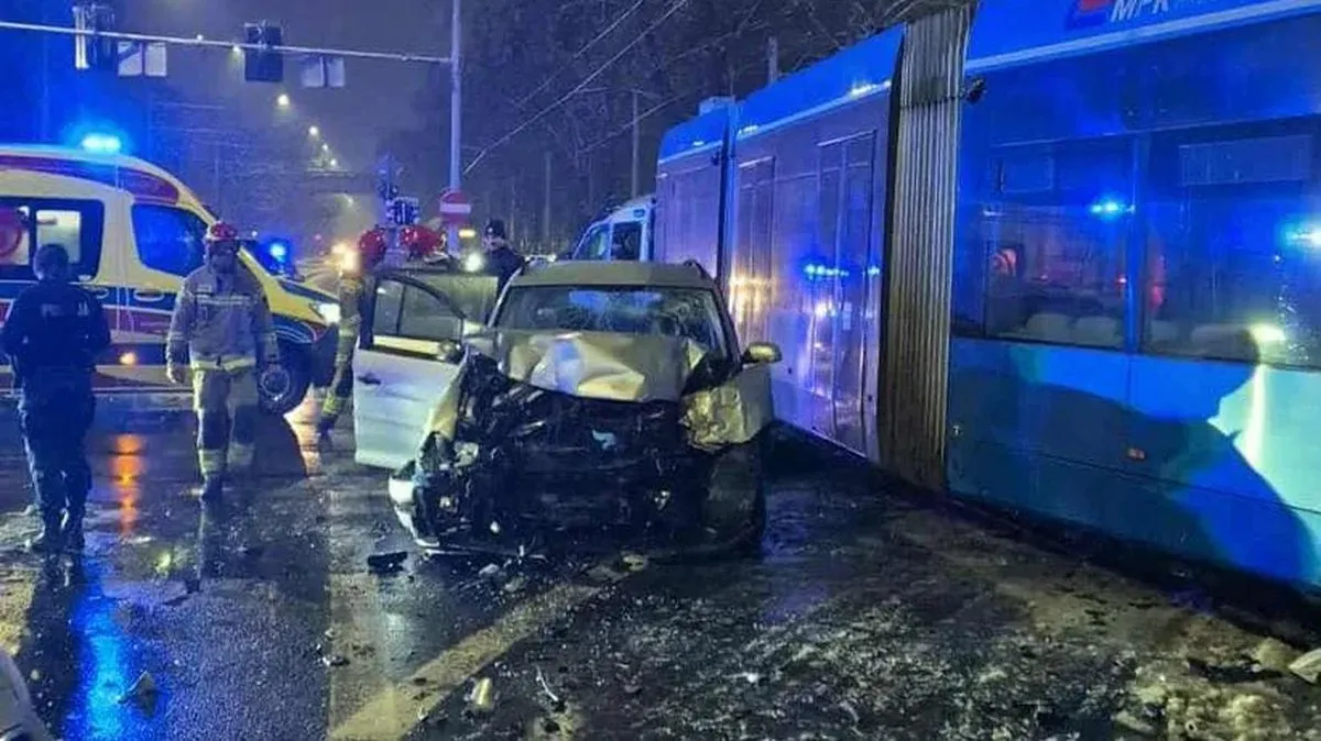 Szokujący finał pościgu za porywaczami. Samochód uderzył w tramwaj, zginął człowiek w bagażniku