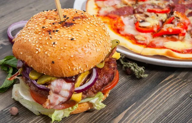 Te popularne nawyki żywieniowe zwiększają ryzyko Alzheimera. Naukowcy ostrzegają