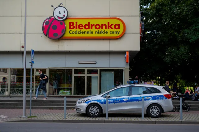 Właściciel Biedronki z zarzutami. UOKiK: Zmowa z firmami transportowymi
