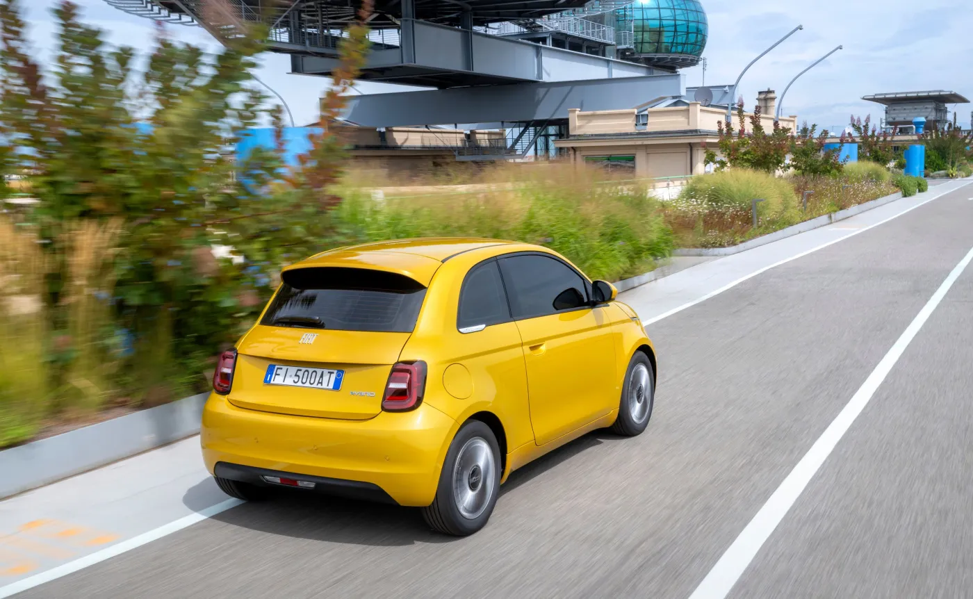 nowy-fiat-500-hybrid-38962231.jpg