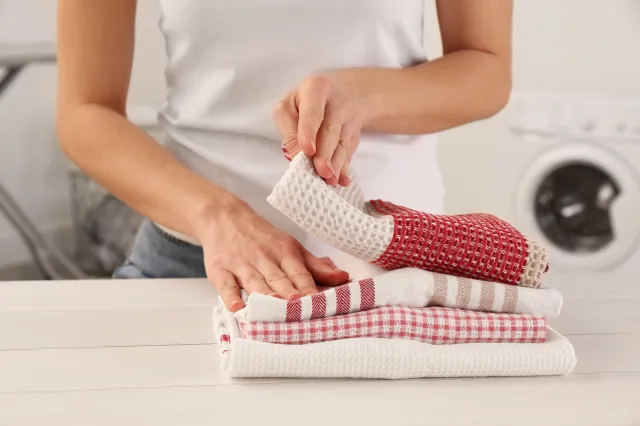 Pranie ścierek nie wystarczy. Ta babcina metoda jest skuteczniejsza