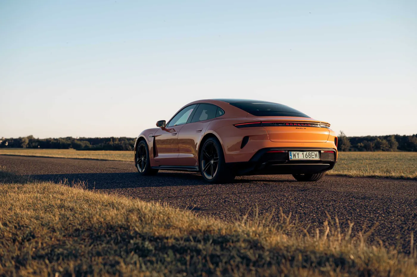 porsche-taycan-turbo-s-38970231.jpg