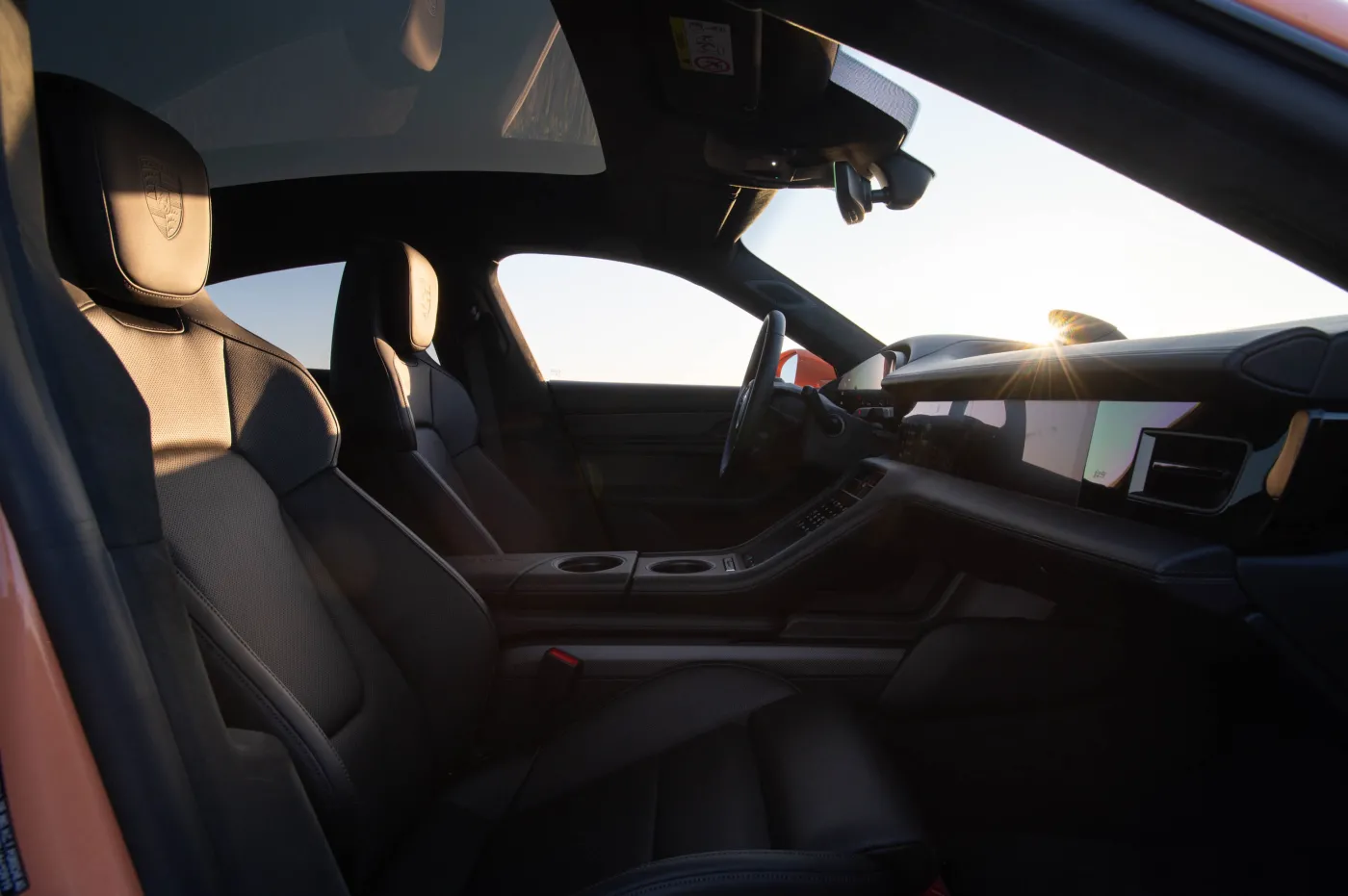 porsche-taycan-turbo-s-38970234.jpg
