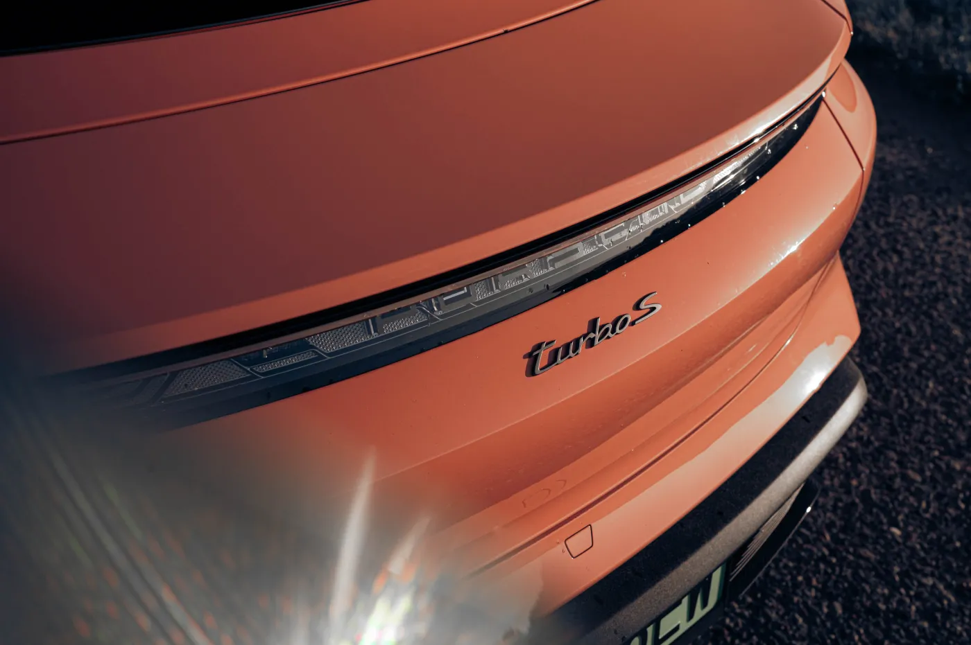 porsche-taycan-turbo-s-38970236.jpg